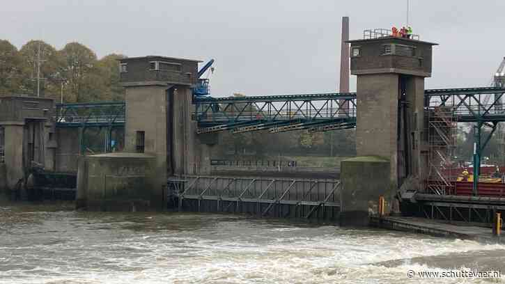 Schuif van stuw Borgharen dicht nu Humadivi weg is