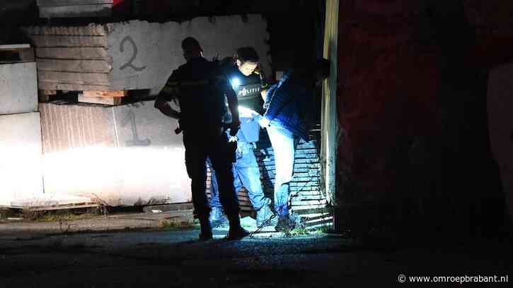 Drugslab ontdekt in loods buitengebied, politie omsingelt het pand