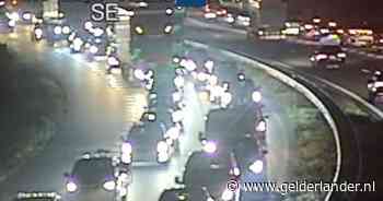 Drukte op de A325: bezoekers concert The Streamers zorgen voor file bij GelreDome