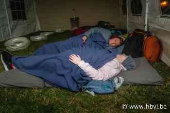‘Daklozen’ palmen schoolplein in voor de nacht: “Wakker blijven omdat het onveilig is”