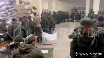 Ausgabe von Militärmaterial: Kiew: Video zeigt nordkoreanische Soldaten in Russland