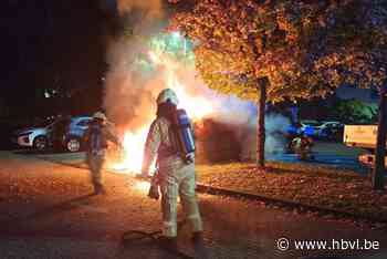 Auto in vuur en vlam op parking Jessa Ziekenhuis in Hasselt