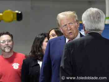 Trump campaigns for votes in pivotal Michigan