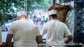 Urteil gefällt: Früherer Döner-Imbiss-Angestellter erhält 133.000 Euro für Überstunden
