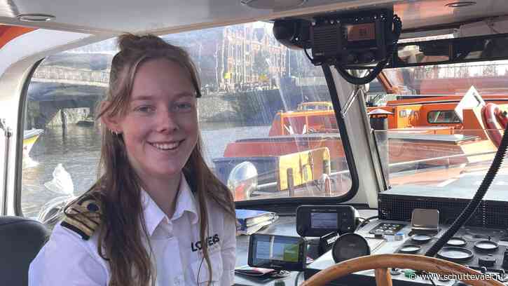 Jongste rondvaartschipper van Nederland voelt zich vrij: ‘Je hebt geen manager die in je nek hijgt’