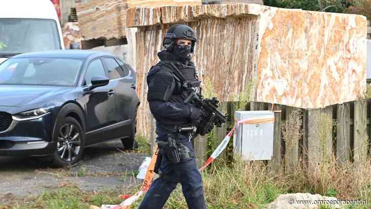 Duizenden liters gevaarlijke stoffen in cocaïnewasserij, loods bewaakt