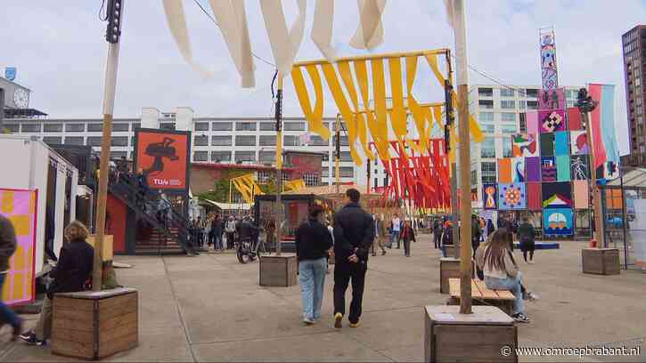 Wandelen tussen de creaties van designers: 'Ruimdenkers Gezocht’