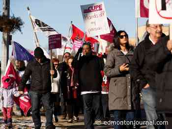 Edmonton school support staff vote overwhelmingly to take on wage cap in first-ever CUPE 3550 strike