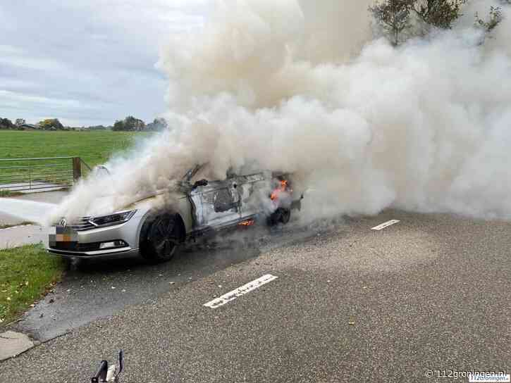 Auto volledig uitgebrand op Sietse Veldstraweg bij Den Ham