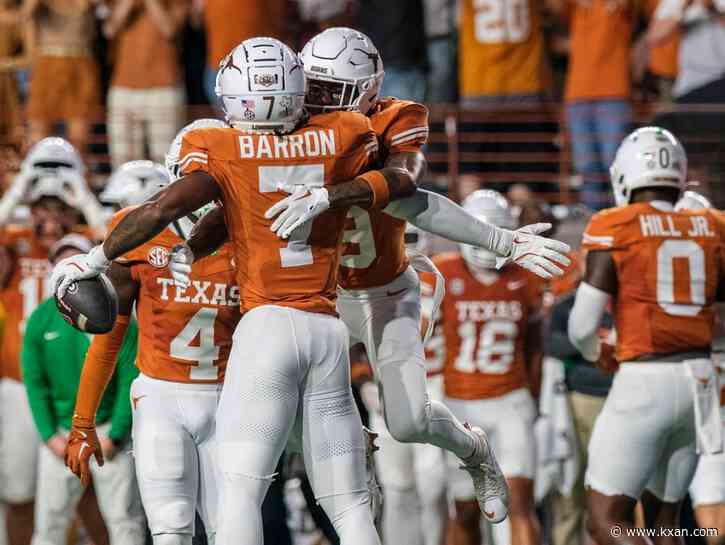 VIDEO: Fans at Georgia-Texas game throw trash onto field after penalty call; then it was reversed