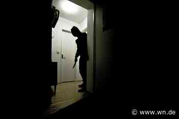 Fünf Männer überfallen 77-Jährige in ihrer Wohnung