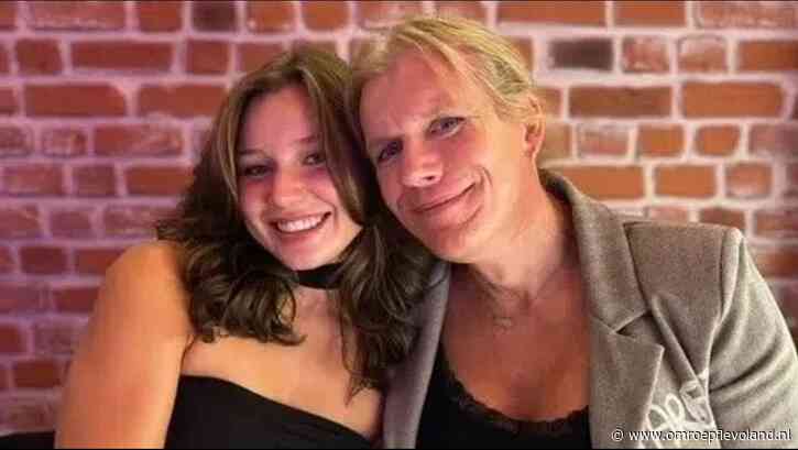 Almere - Van 'papa' naar 'PaMa': Almeerse Merel wil een nieuwe term voor trans/non-binaire ouders in de Van Dale