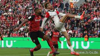 Xabi wehrt Toppmöllers Wut ab: Hitzige Elfer-Debatte lässt Bayer nach Befreiungsschlag kalt