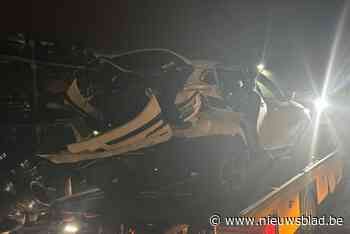 Twee bestuurders gewond naar ziekenhuis na kop-staartaanrijding op Kennedylaan