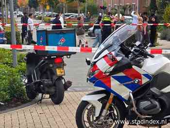 Pizzabezorger (18) bezwijkt in het ziekenhuis aan verwondingen na botsing met auto in Lelystad
