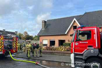 Keuken brandt volledig uit: veel rook, maar niemand raakt gewond