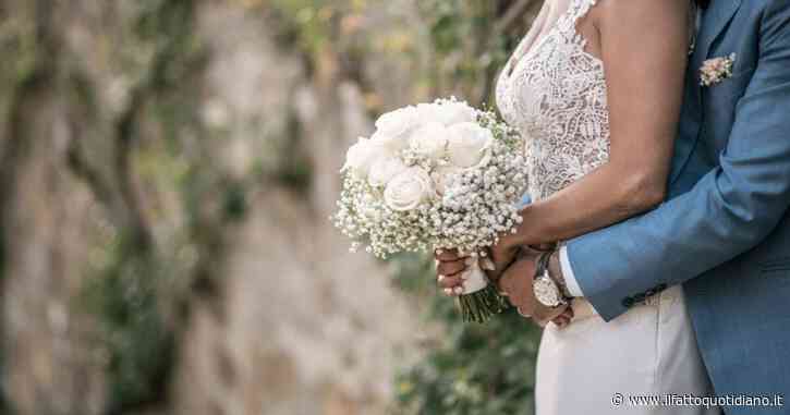 “Mia suocera mi ha dato della prostituta perché voglio indossare l’abito bianco al mio matrimonio. Le abbiamo detto che le nozze sono rimandate ma ci sposeremo in segreto”