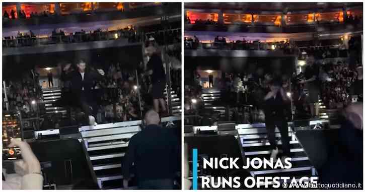 Paura sul palco per Nick Jonas: “Ho pensato che fosse un cecchino”. Un laser lo punta e lui interrompe il concerto per fuggire via