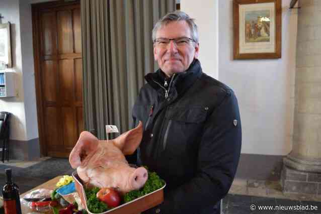 Niet alleen cordon aan diggelen in Ranst, ook lokaal bijgeloof doorbroken: varkenskop van 500 euro laat burgemeester in de steek