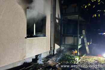 Feuerwehr löscht Wohnungsbrand in Mehrfamilienhaus in Herford