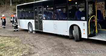 17-Jähriger kracht mit BMW in Schulbus: Mehrere Kinder bei Unfall im Kreis Bamberg verletzt