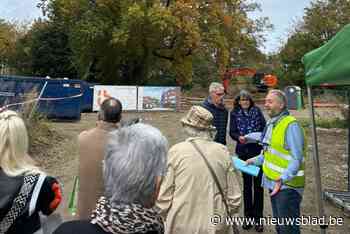 Bezoekers kijken binnen in nieuwe infrastructuur van Zorgbedrijf tijdens Nieuwbouwzondag