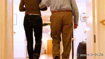 Drei Tipps: Wenn der Pflegeheim-Besuch ein mulmiges Gefühl auslöst