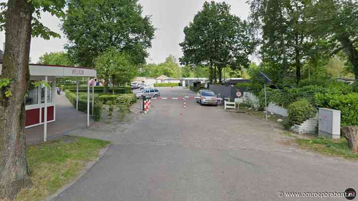 Grote brand op parkeerplaats camping, diverse caravans in de fik