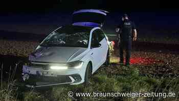 Unfall nahe Barbecke: Auto landet auf Feld – Fahrer verletzt