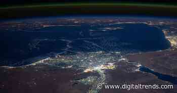 Departing ISS astronaut still finds time for stunning night shot