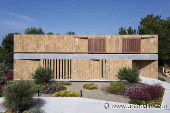 Atrium House / .27 Architects