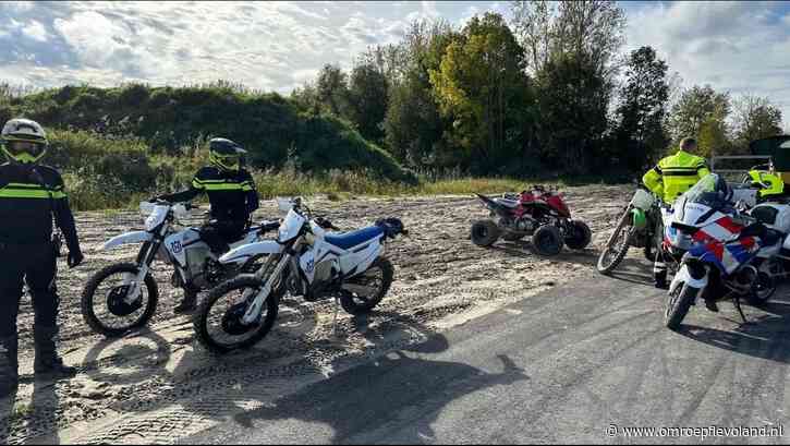 Lelystad - Politie Lelystad gaat op crossmotoren achter illegale (straat)racers aan