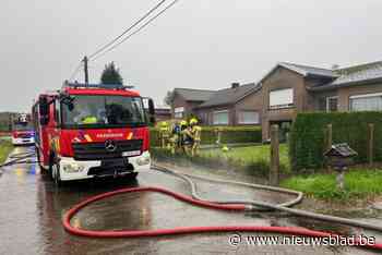 Man loopt brandwonden op bij brand in garage achter woning in Blauberg