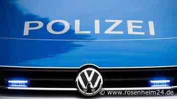 Auto mit Anhänger beschädigt -  Verursacher setzte Fahrt einfach fort