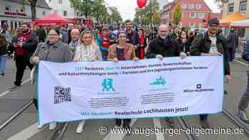 Lechhauser Bürgerinitiative demonstriert für rasche Umsetzung der neuen Realschule