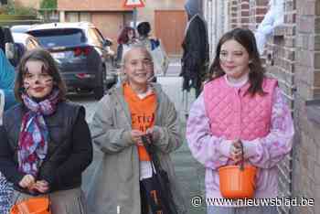 Halloweenmarkt met trick of treat in het centrum van Borsbeek
