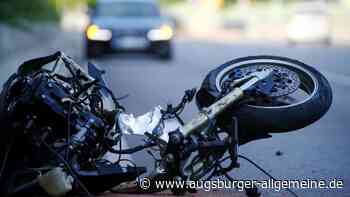 Unversichert und unerlaubt: Motorradfahrer kollidiert mit Auto
