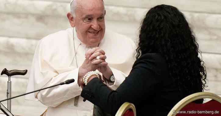 Papst schließt Weihe von Diakoninnen aus