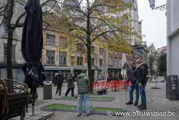 Minigolftoernooi aan de voet van de kathedraal op zondag 3 november