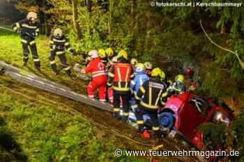 Frontalcrash: Feuerwehr befreit Insassen aus Fahrzeugen