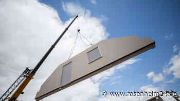 Schrecklicher Arbeitsunfall in Bayern: Junger Mann (†19) von Fertighaus-Element erschlagen