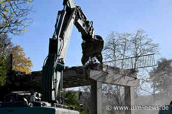 Einsturzgefährdete Brücke bei Blaustein ist abgerissen - Züge sollen bis Wochenende wieder fahren