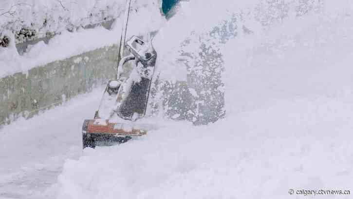 Calgary road crews prepare for expected snowfall