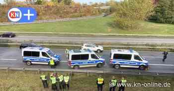 A215 bei Kiel: Opel Astra löste Unfall mit sechs Polizeiautos aus