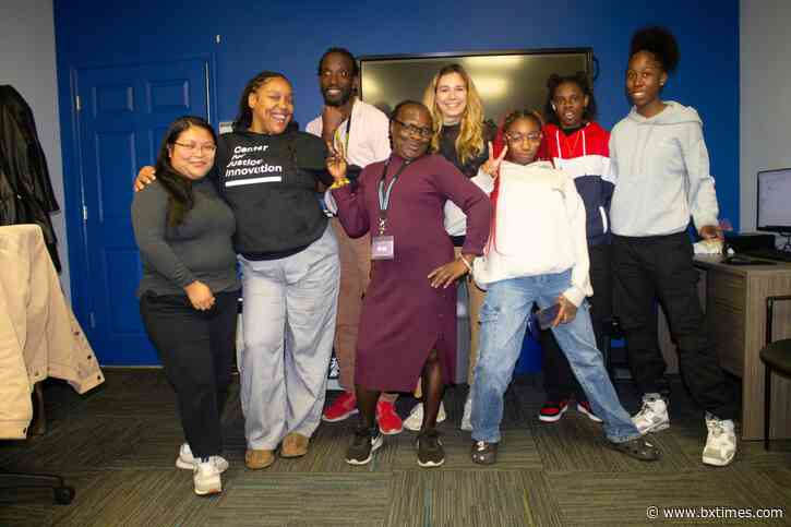 Legal Hand Bronx hosts 2025 Medicare enrollment workshop