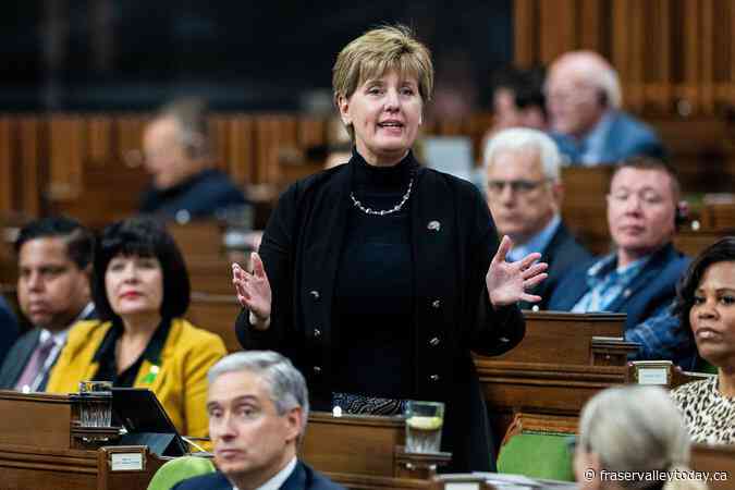 National revenue minister to leave federal politics, run for Sherbrooke mayor