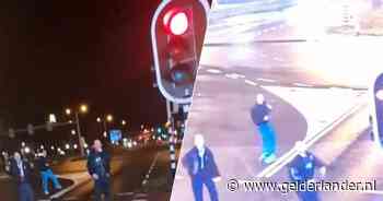 Mannen ‘testen’ verkeerscamera: haksessie gaat rond op het internet