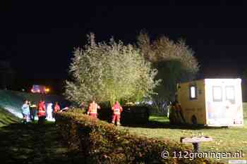 Auto belandt in sloot bij de N33 Veendam