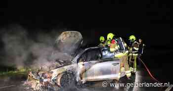 Auto vliegt in brand tijdens het rijden in Rijswijk