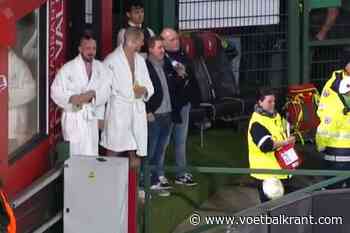 🎥 Sclessin schrikt van twee mannen in badjas die match tegen Charleroi volgen